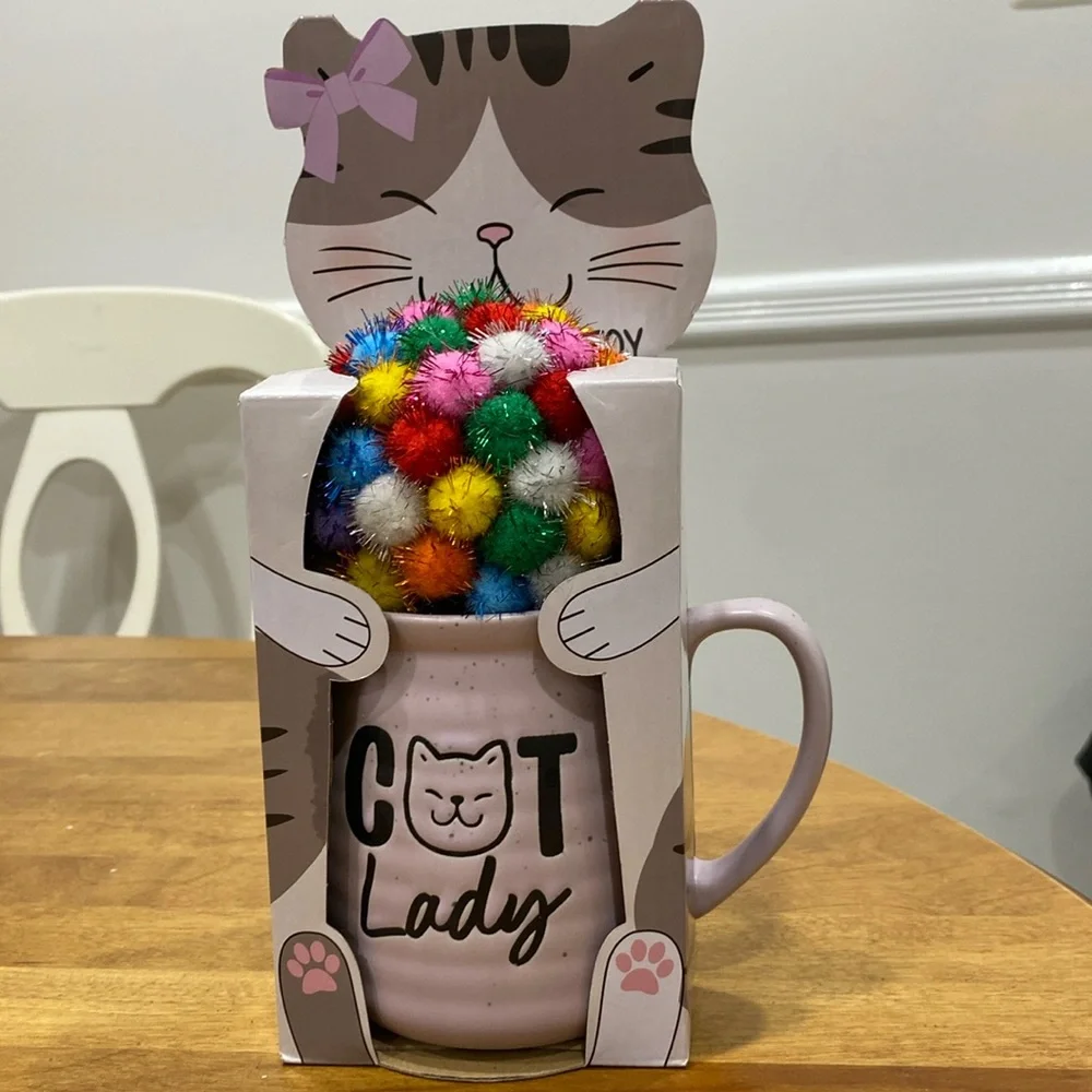 NWT. Eccolo Ltd., 20oz., ceramic mug with mic mug and cat toy set.